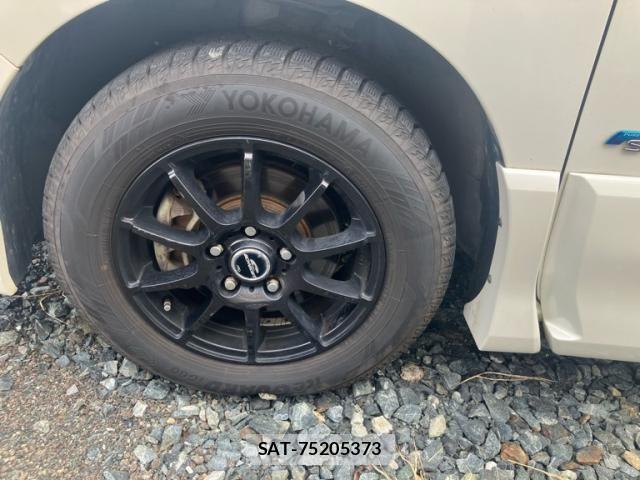 Nissan SERENA 2013-08 8563523-9