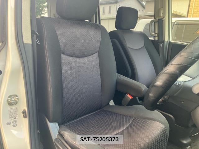 Nissan SERENA 2013-08 8563523-11