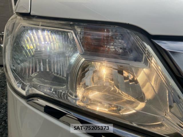 Nissan SERENA 2013-08 8563523-24