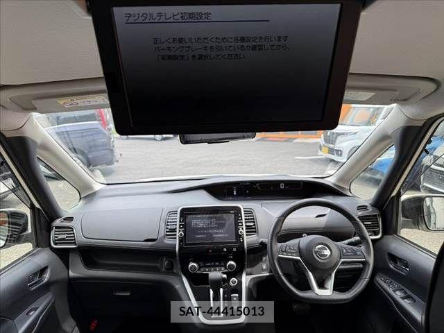 Nissan SERENA 2017-09 8563510-1