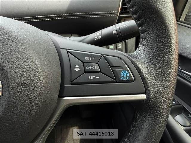 Nissan SERENA 2017-09 8563510-23