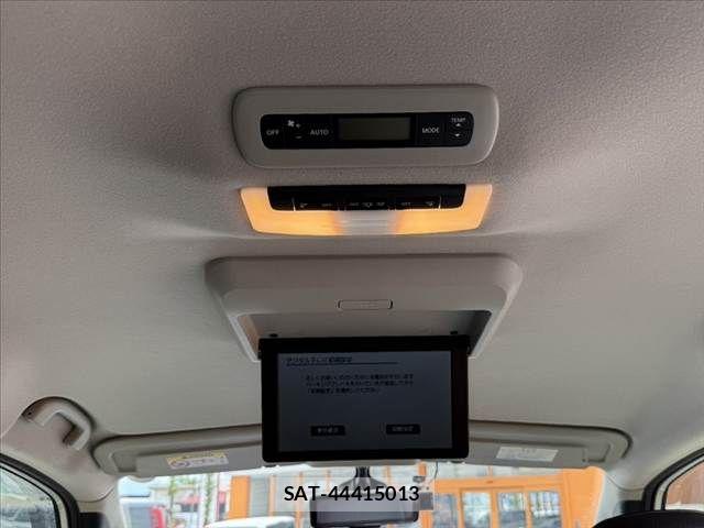 Nissan SERENA 2017-09 8563510-26