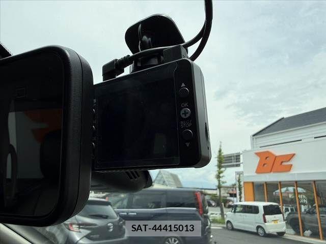 Nissan SERENA 2017-09 8563510-28