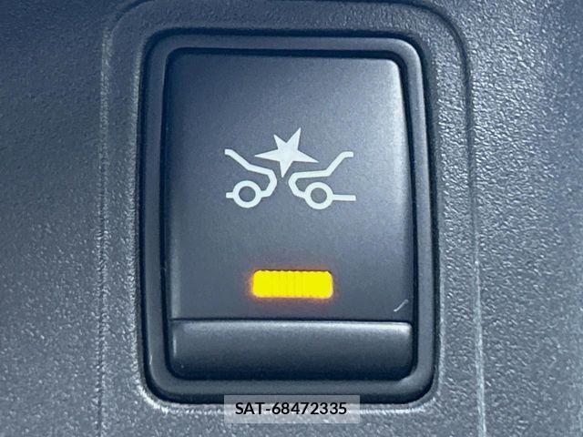 Nissan SERENA 2018-01 8628834-7