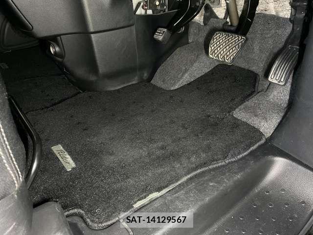 Nissan SERENA 2014-09 8628838-17