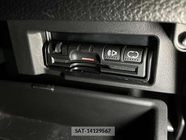 Nissan SERENA 2014-09 8628838-18