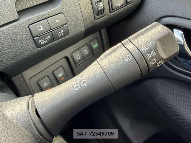 Nissan SERENA 2014-02 8628832-15