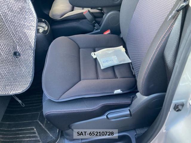 Nissan SERENA 2013-10 8628848-15