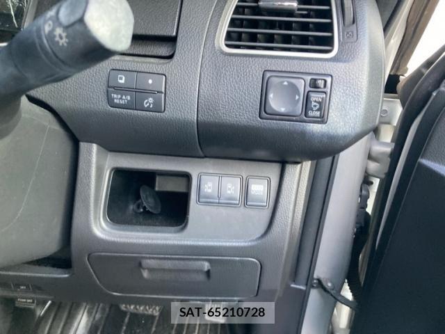 Nissan SERENA 2013-10 8628848-17