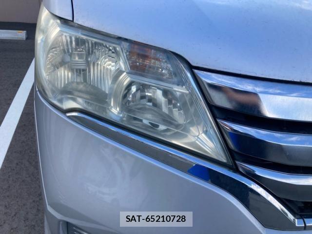 Nissan SERENA 2013-10 8628848-2
