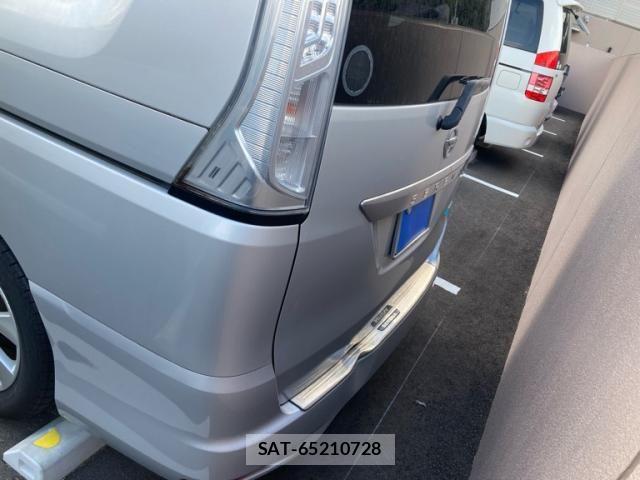 Nissan SERENA 2013-10 8628848-5