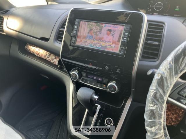 Nissan SERENA 2018-03 8628842-15