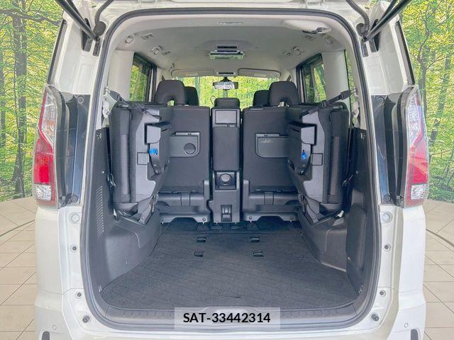 Nissan SERENA 2017-09 8628828-10