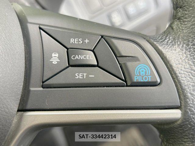 Nissan SERENA 2017-09 8628828-5