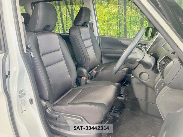 Nissan SERENA 2017-09 8628828-7