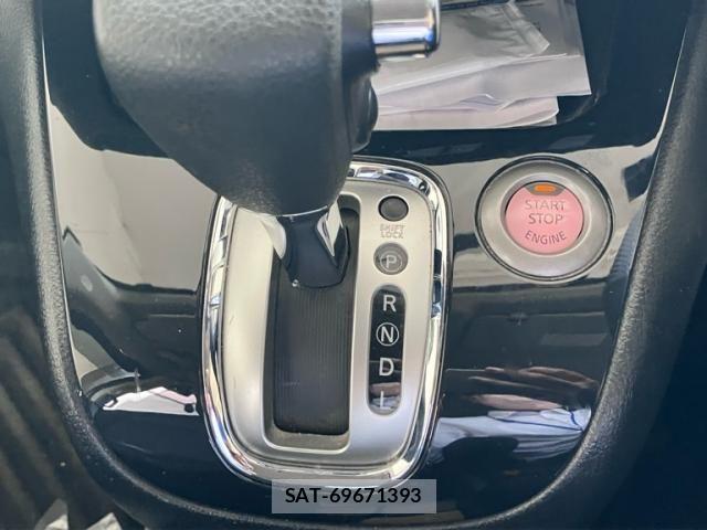 Nissan SERENA 2013-12 8666894-22