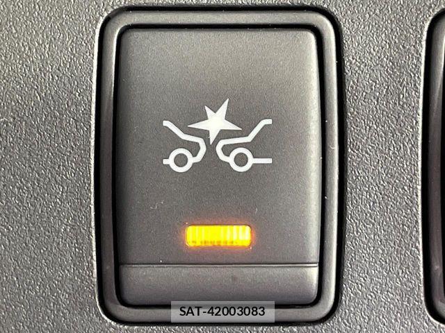 Nissan SERENA 2015-09 8661496-4