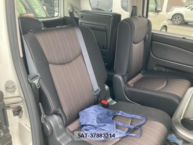 Nissan SERENA 2015-01 8661507-13