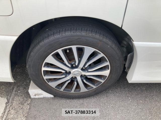 Nissan SERENA 2015-01 8661507-6