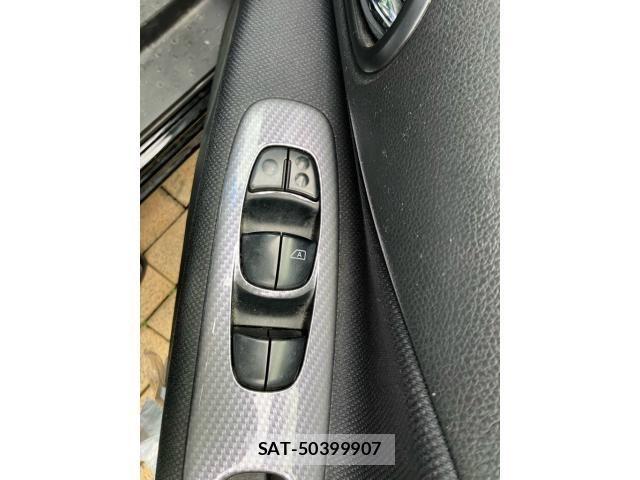 Nissan SERENA 2014-09 8745807-17