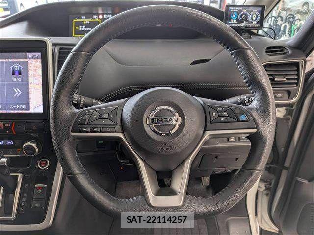 Nissan SERENA 2018-11 8745765-12