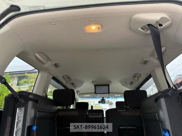 Nissan SERENA 2014-11 8745806-11