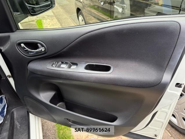 Nissan SERENA 2014-11 8745806-12