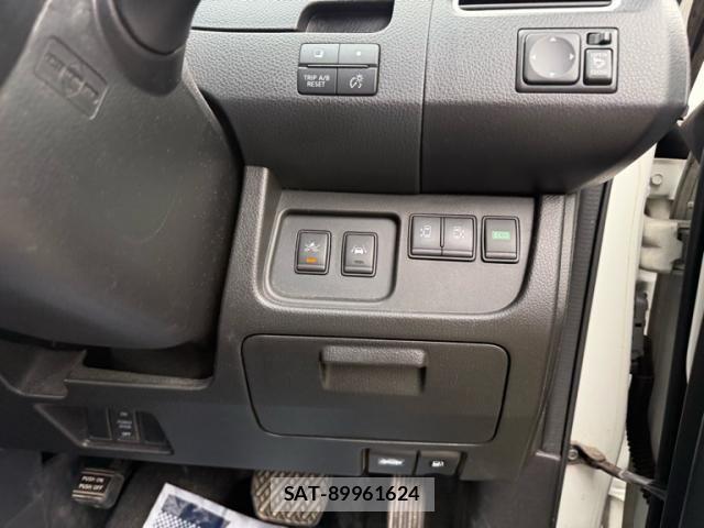 Nissan SERENA 2014-11 8745806-14