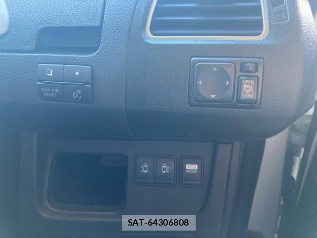 Nissan SERENA 2013-11 8745808-11
