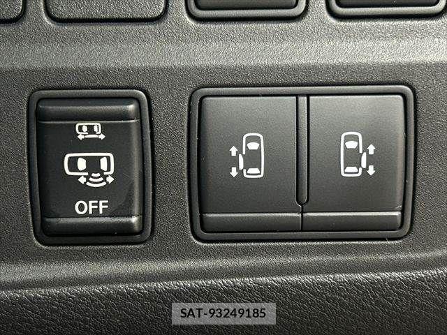Nissan SERENA 2016-12 8745783-6