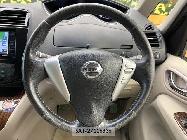 Nissan SERENA 2014-02 8745797-11
