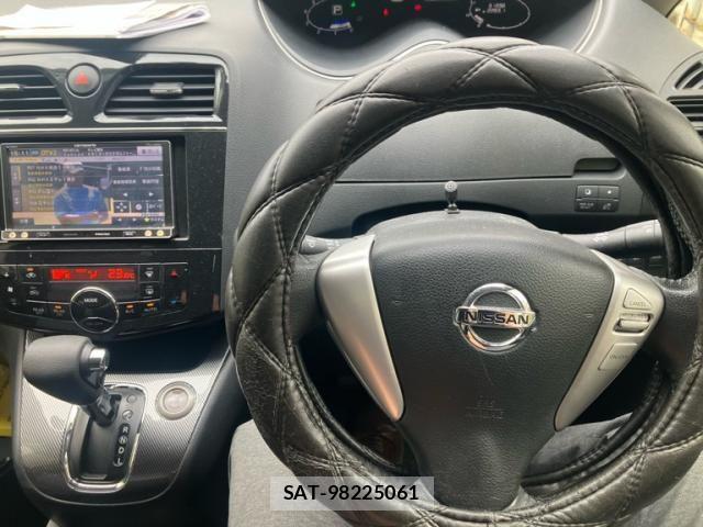 Nissan SERENA 2013-11 8745790-17