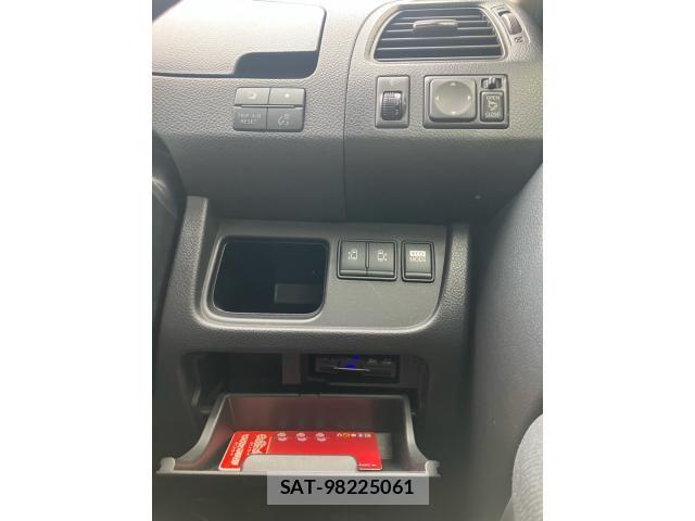 Nissan SERENA 2013-11 8745790-23