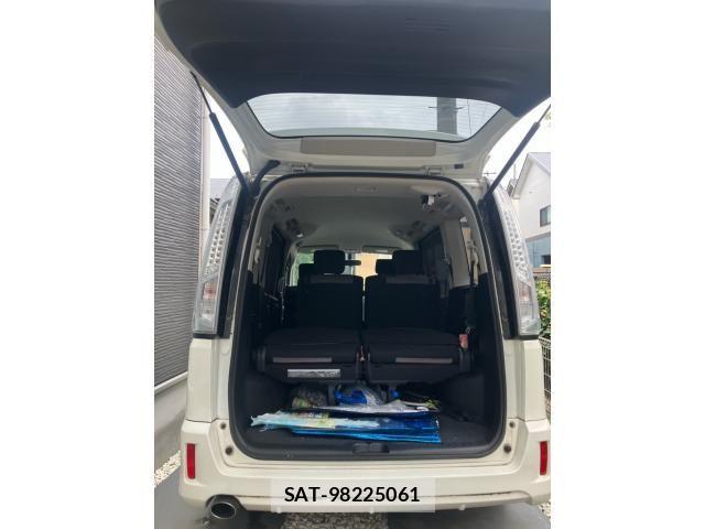 Nissan SERENA 2013-11 8745790-28