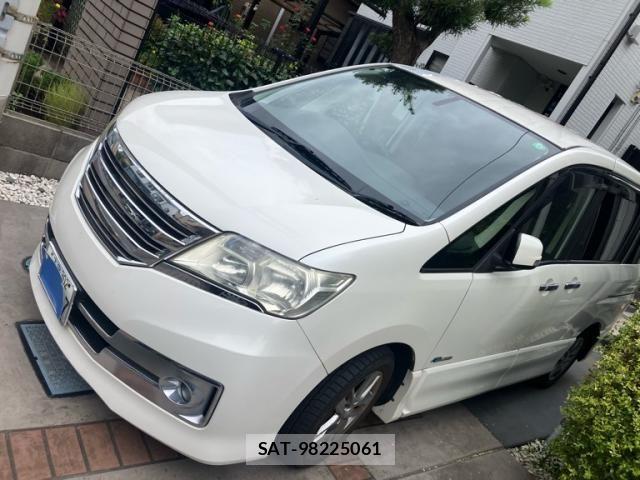 Nissan SERENA 2013-11 8745790-2