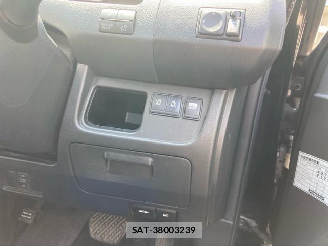 Nissan SERENA 2013-11 8745805-18
