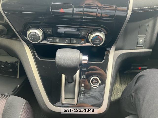Nissan SERENA 2016-10 8745785-24
