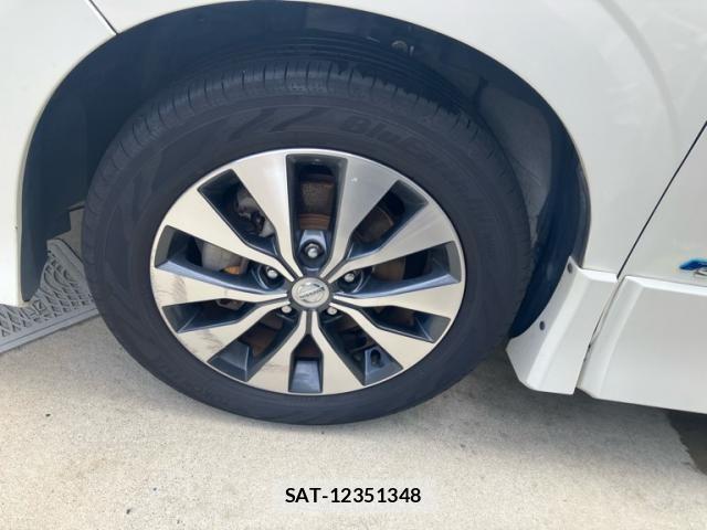 Nissan SERENA 2016-10 8745785-8