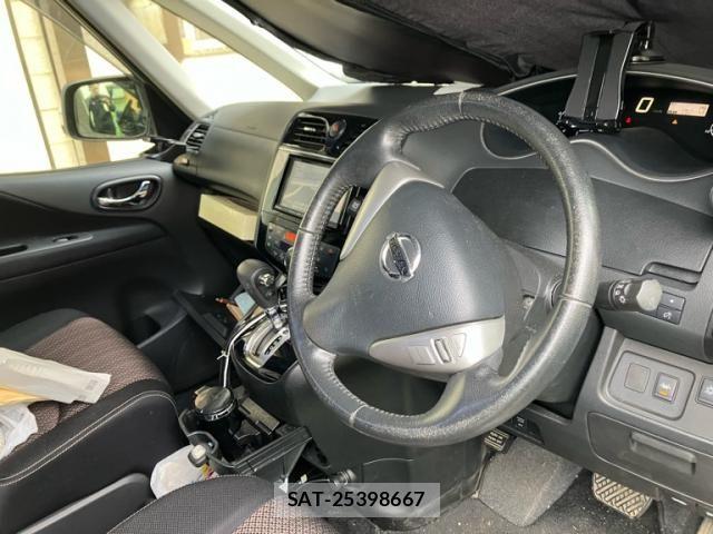 Nissan SERENA 2014-04 8745809-11