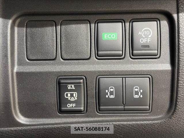 Nissan SERENA 2017-03 8745795-7