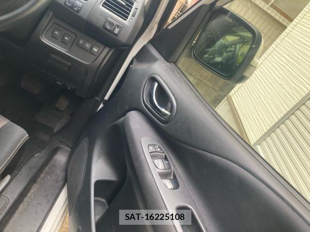 Nissan SERENA 2015-09 8745799-13