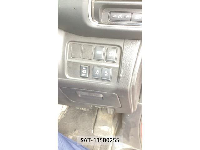Nissan SERENA 2018-05 8745798-9