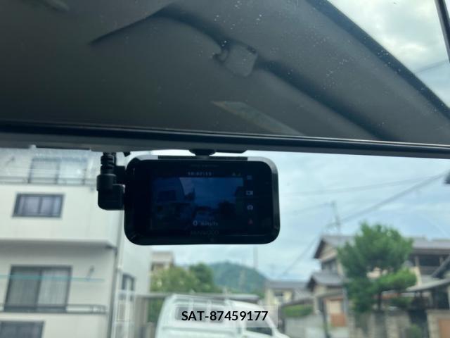 Nissan SERENA 2013-01 8745814-19