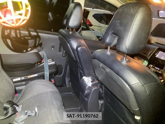 Nissan SERENA 2017-02 8745796-14