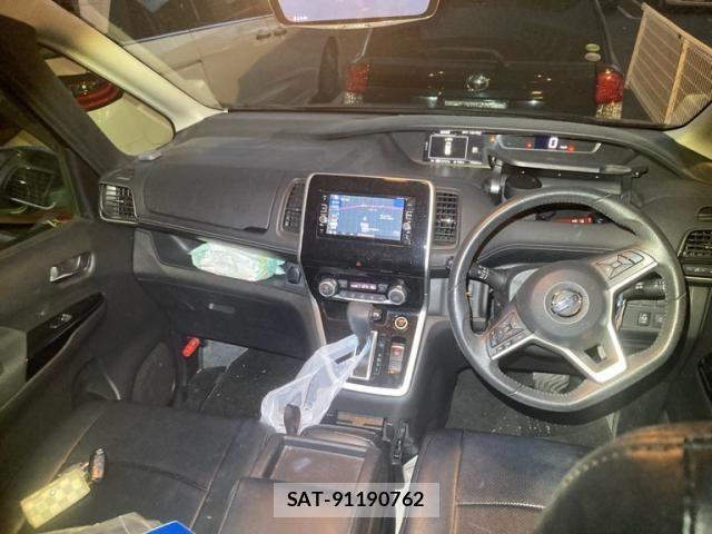 Nissan SERENA 2017-02 8745796-16