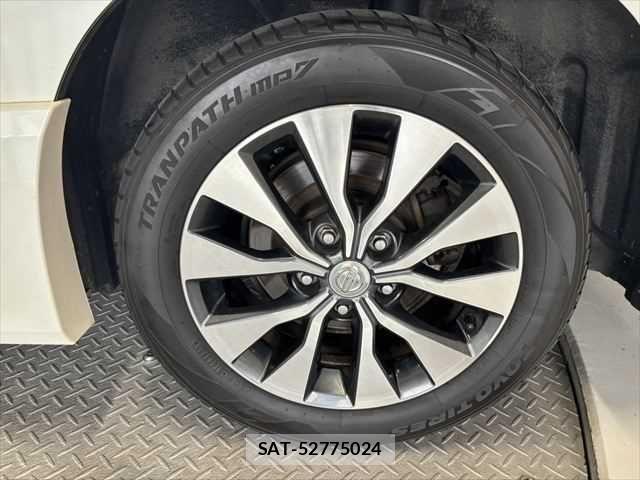 Nissan SERENA 2017-09 8745791-28