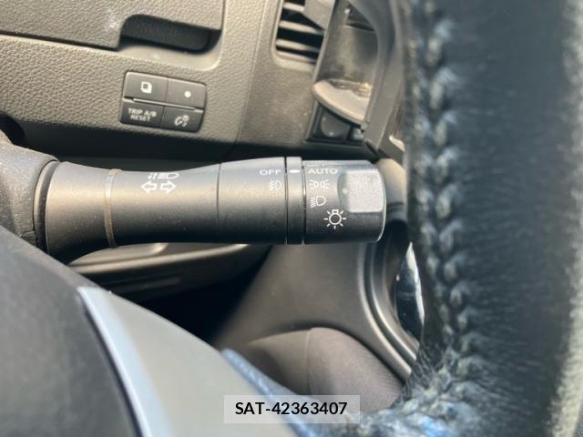 Nissan SERENA 2014-02 8745811-16
