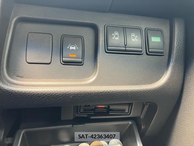 Nissan SERENA 2014-02 8745811-18