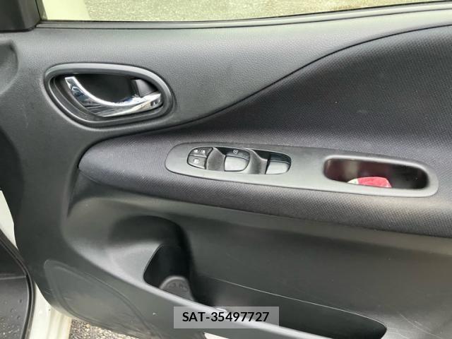 Nissan SERENA 2015-10 8781993-14
