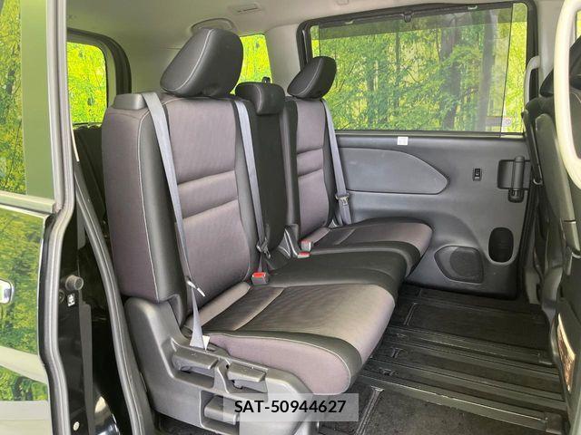Nissan SERENA 2016-11 8781980-9